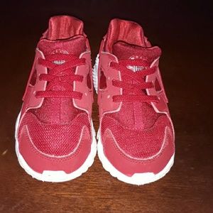 Toddler girl's Nike Huaraches